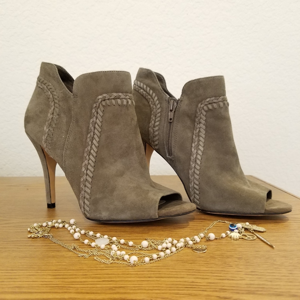 Vince Camuto Abesta Suede Heeled Booties 7.5